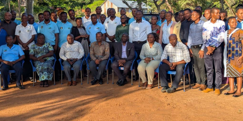 tari tumbi na tari torita wakipata picha ya pamoja